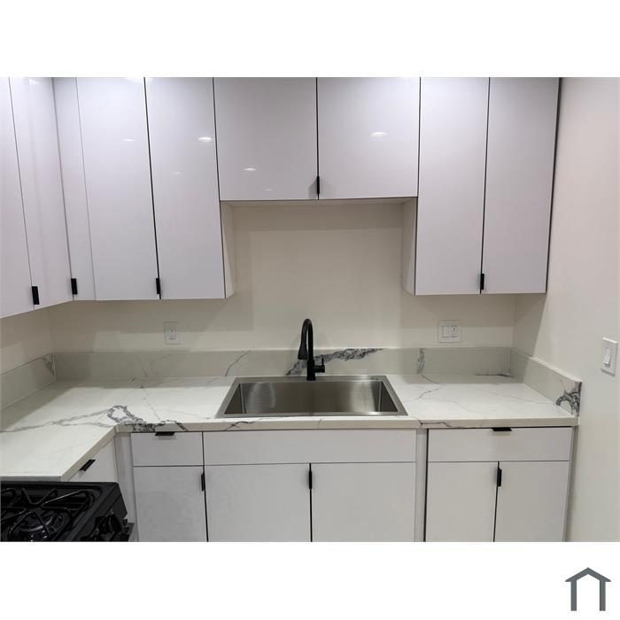 1242 N New Hampshire Ave