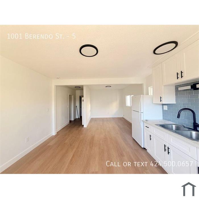 Renovated & Extra Spacious 3BD/1BA | 1 FREE MONTH