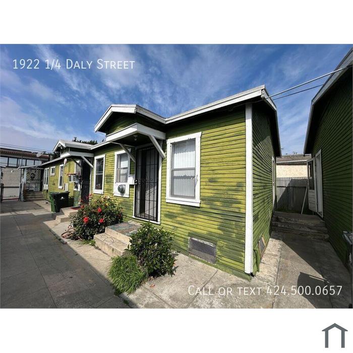 Renovated Lincoln Heights Studio