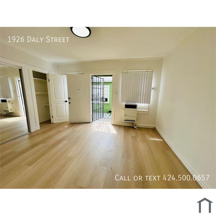 Renovated Lincoln Heights Studio