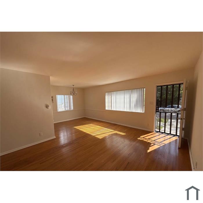 1135 S Oakhurst Dr