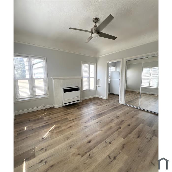 839 W 43rd Pl