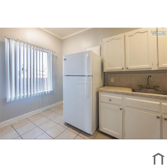 210 W 43rd Pl