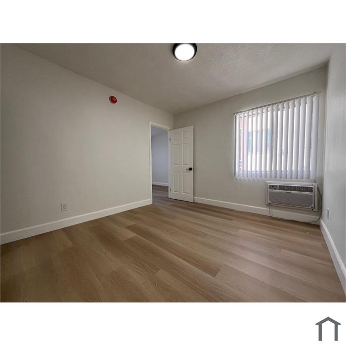 RECENTLY RENOVATED GREAT 3 BEDROOM APT!!