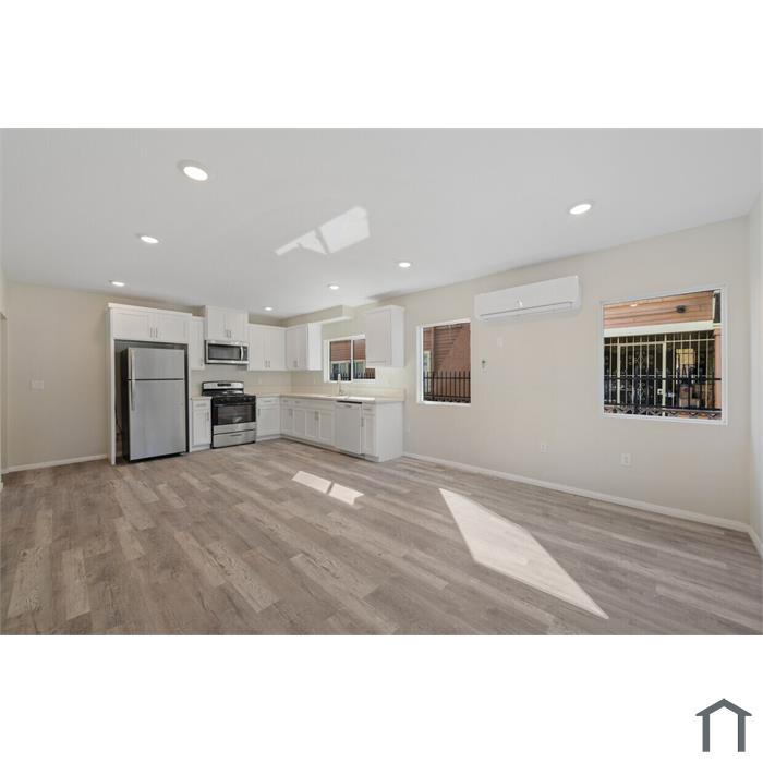 324 W 51st St