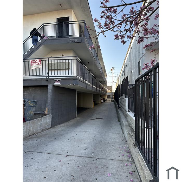 5712 Lexington Ave