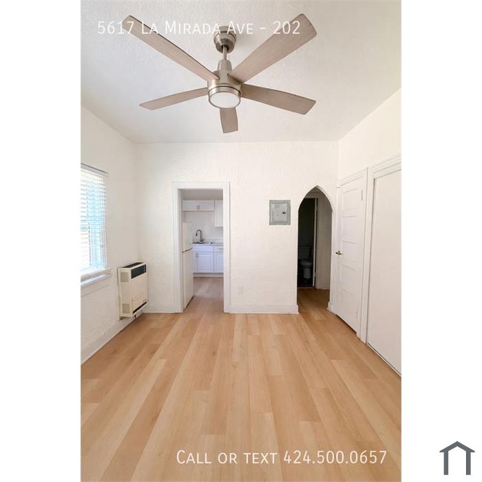 Bright Hollywood Studio Apartment!