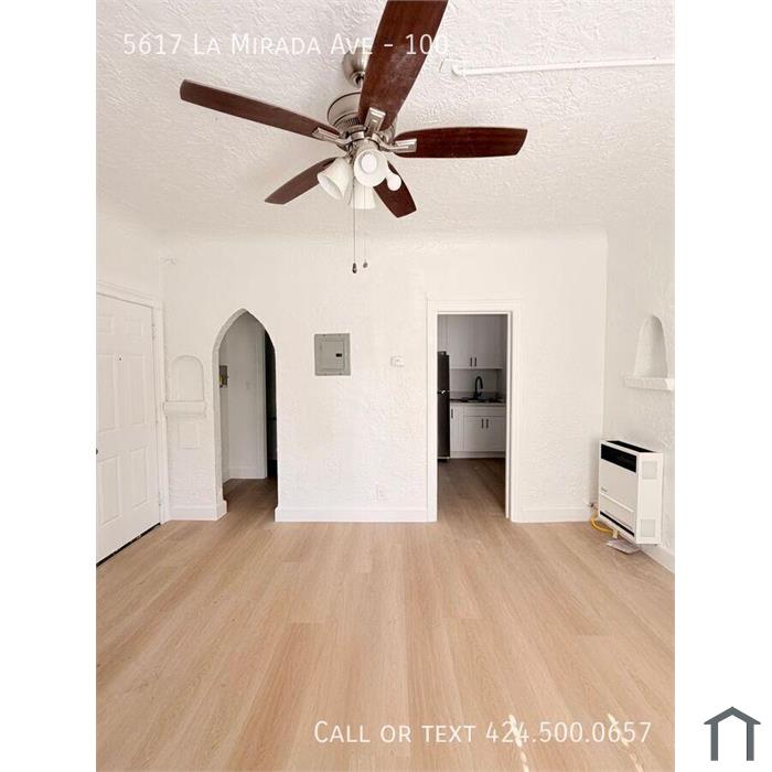 Bright Hollywood Studio Apartment!