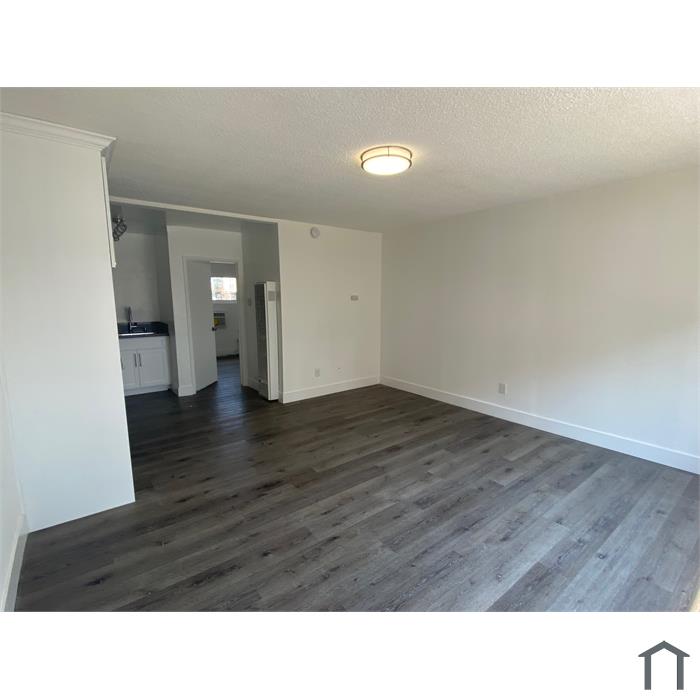 1 Bedroom Apartment 6121 Crenshaw Blvd in Los Angeles, CA