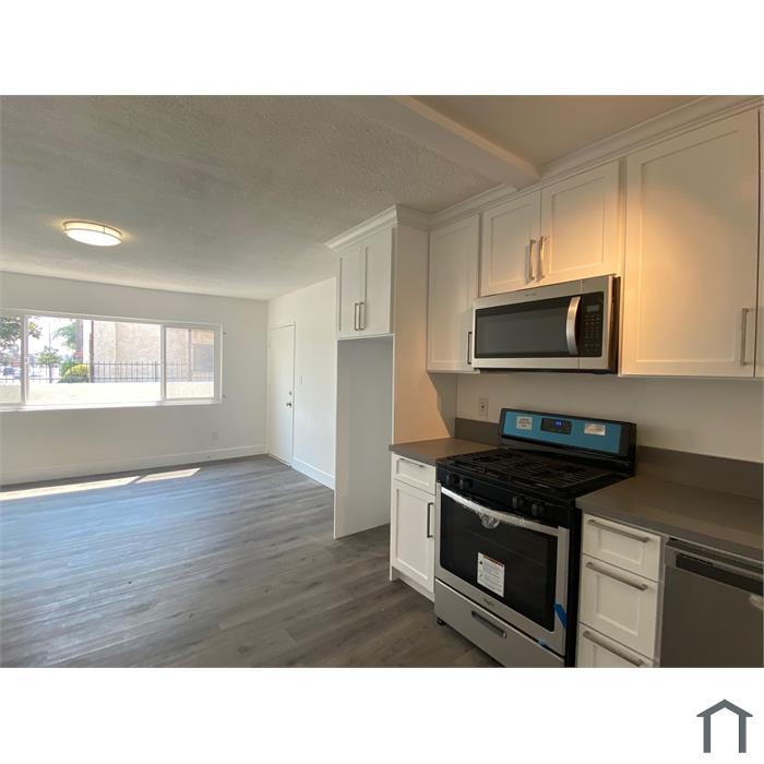 1 Bedroom Apartment 6121 Crenshaw Blvd in Los Angeles, CA