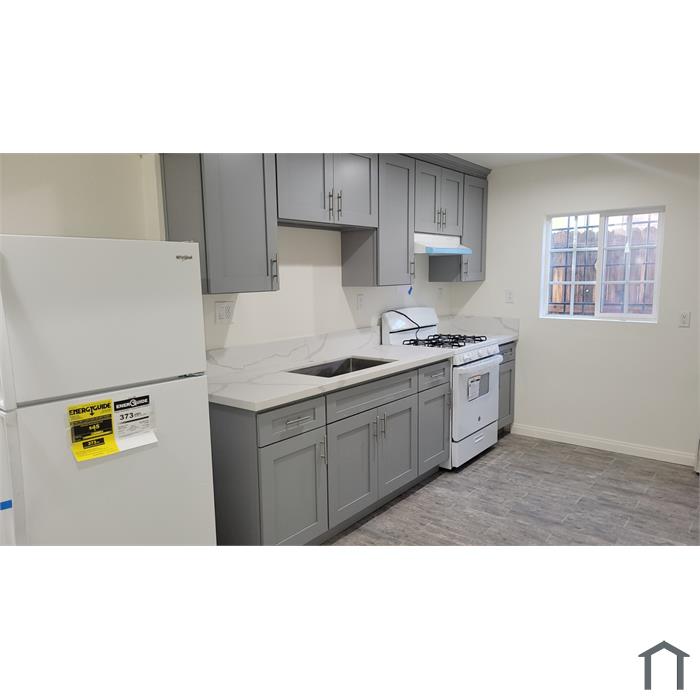 8915 1/2 Orchard Ave