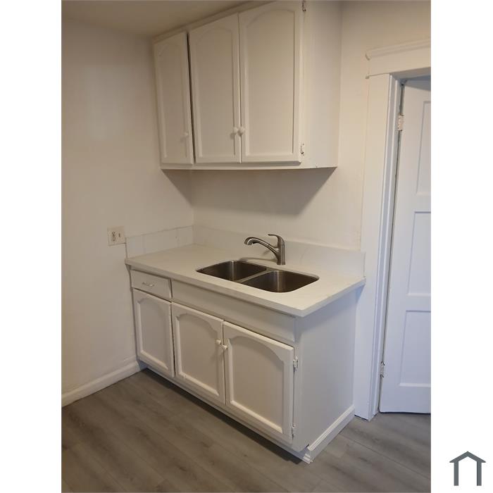 738 W Century Blvd