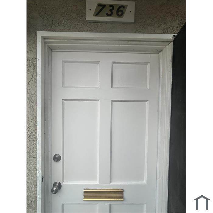 736 W Century Blvd