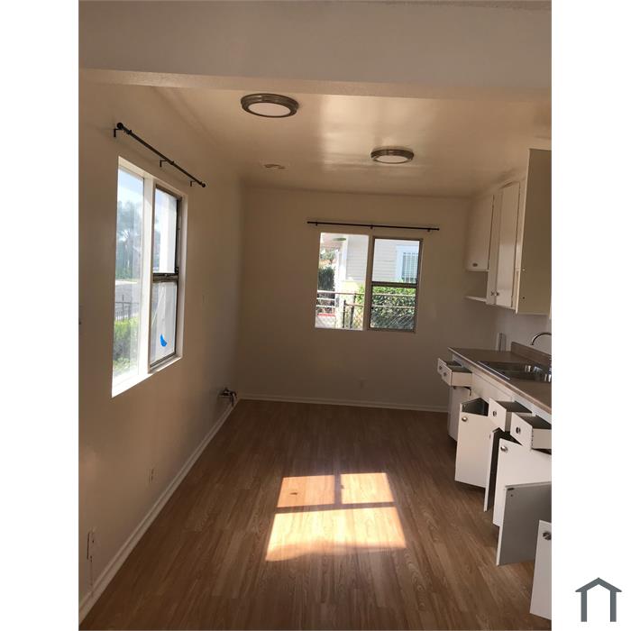1207 W 90th Pl
