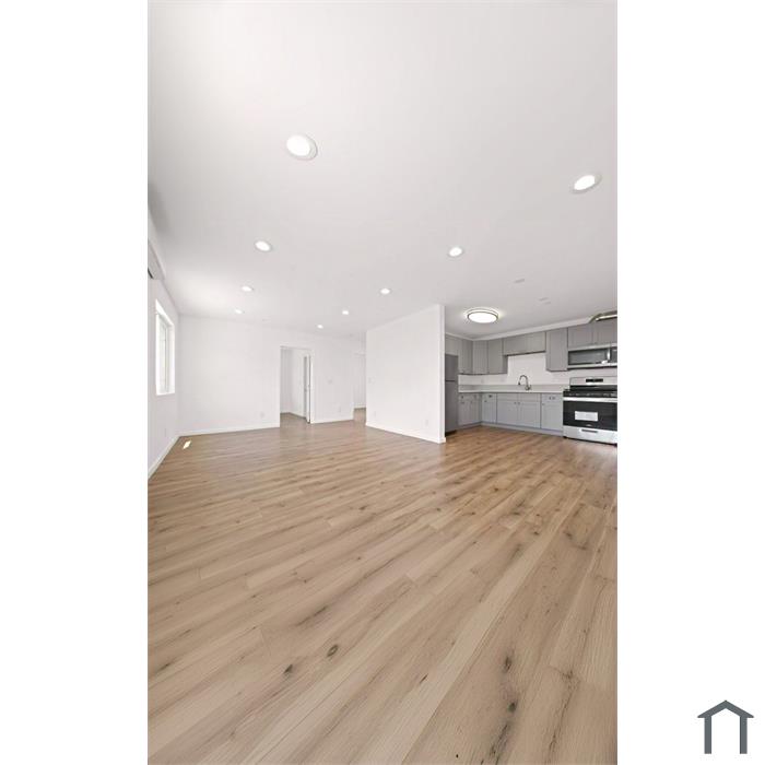 652 W 92nd St