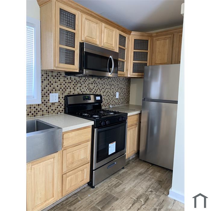 914-916 W 81st Street