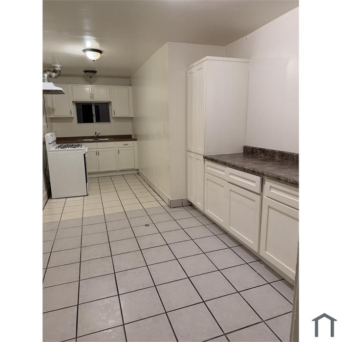 632 W 78th St