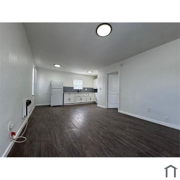 Recently Renovated 1 Bedroom Unit!!