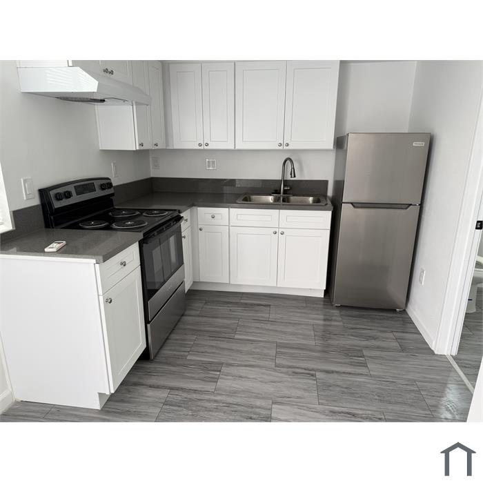 1253 W 83rd Pl