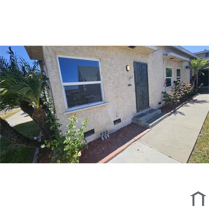6817 S Van Ness Ave