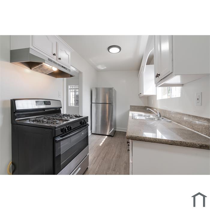 1735 3/4 W 64th St