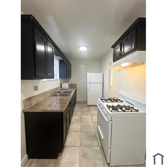 1735 1/4 W 64th St
