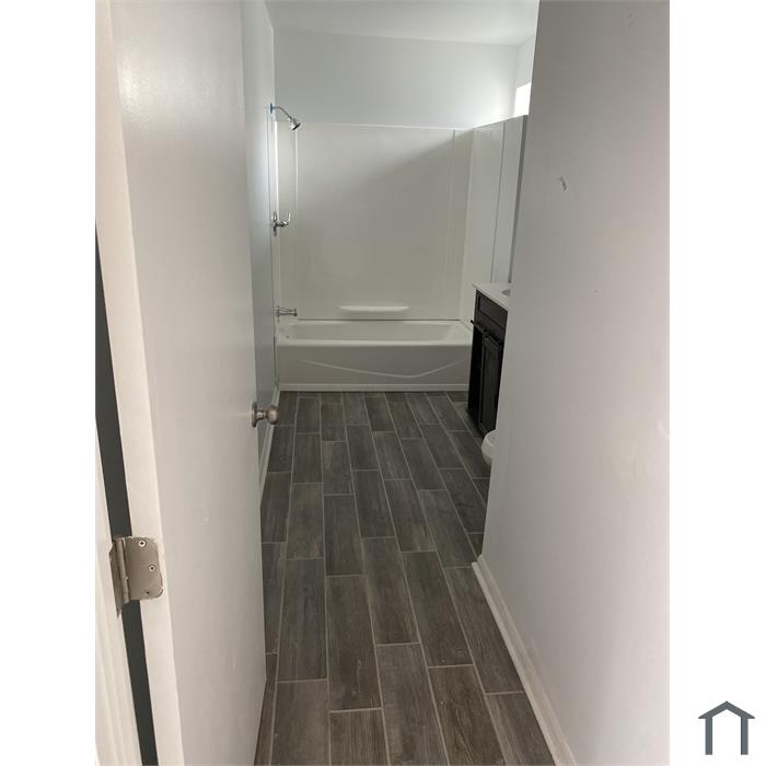 1108 E 118th Pl