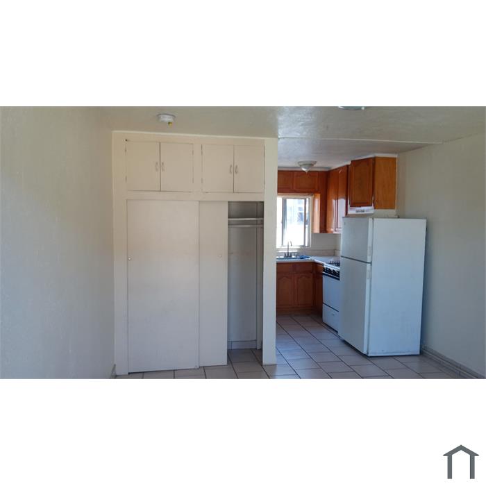 10957 S Figueroa St