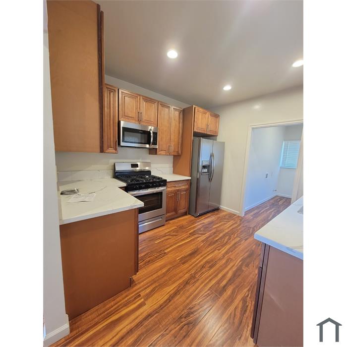 1639 W 45th St