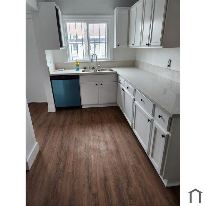 2074 W 54th St