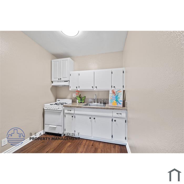 11502-11506 Adco Ave.