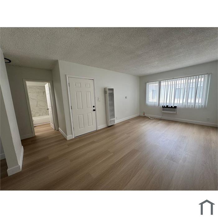 Beautiful, newly remodeled 1 bedroom apartment is located in Gardena!