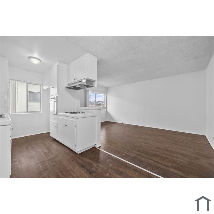 3247-3255 Santa Ana St.