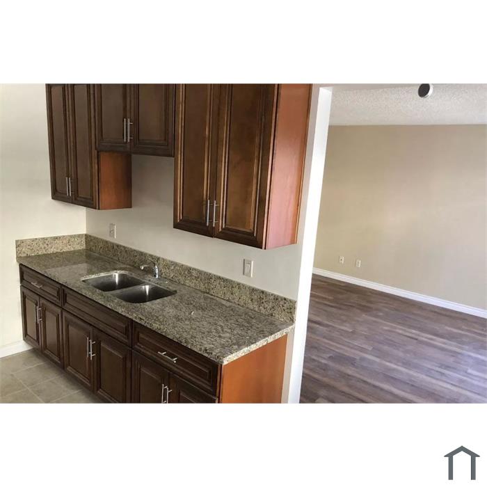 609 W. Hyde Park Blvd.