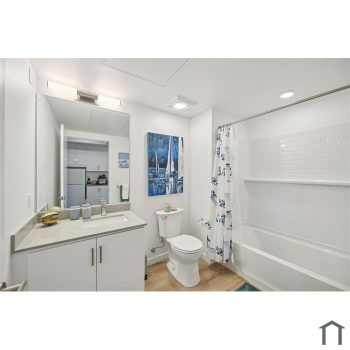 711 Colorado Apartments