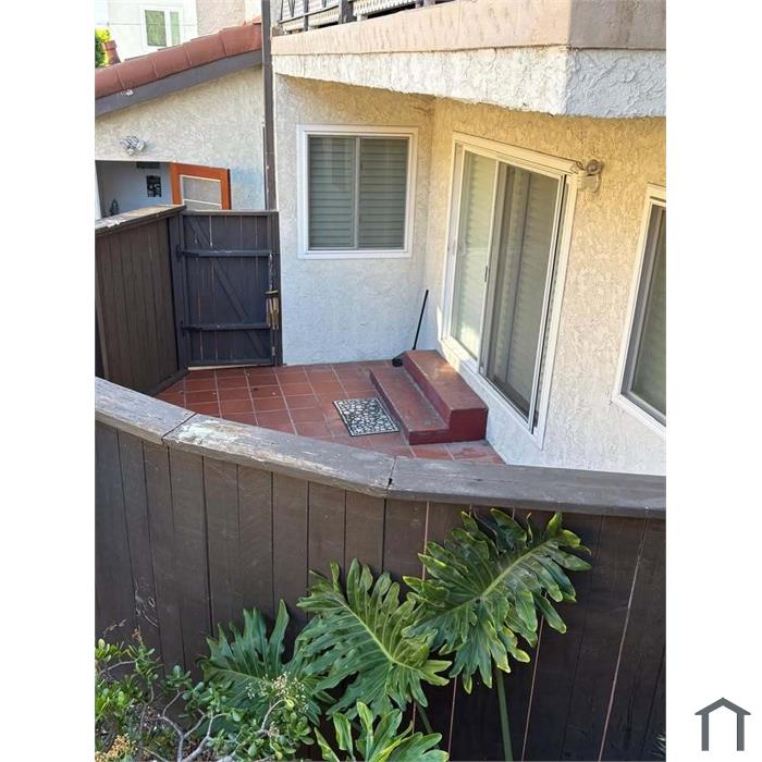 3768 Redondo Beach Blvd