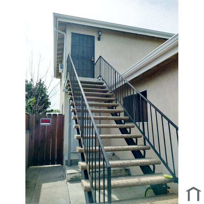 851 W Crestwood Ave