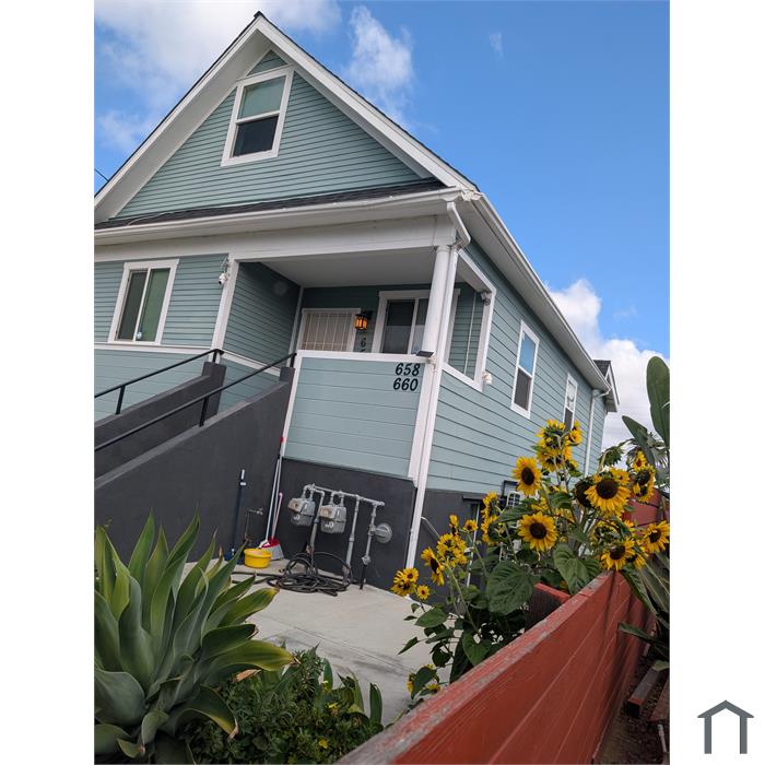 658 W Sepulveda St