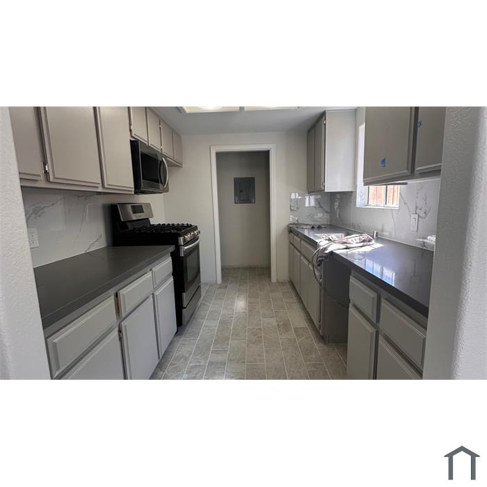 335 W 15th St