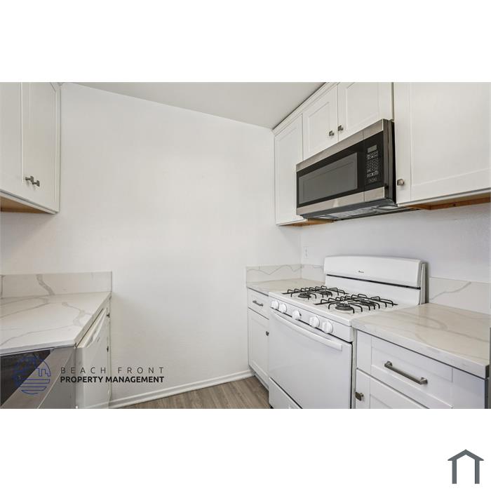525 W 8th St