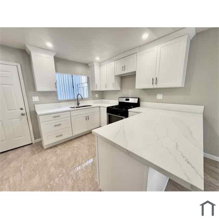 237 1/2 Olive Ave