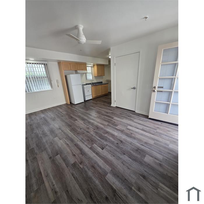 THE COURTYARDS OF LONG BEACH 