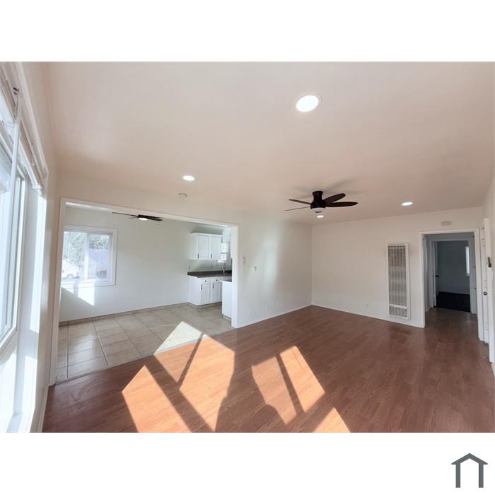 2070 Locust Ave