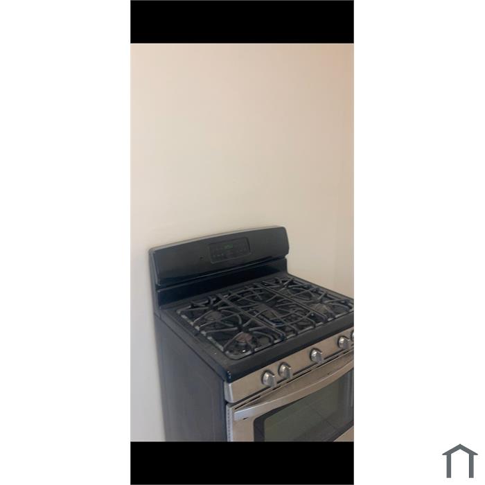 1033 Cerritos Ave
