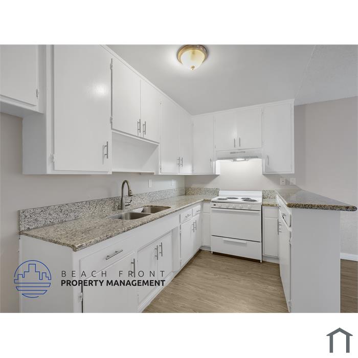 1010-1020, 1028 Orange Ave.