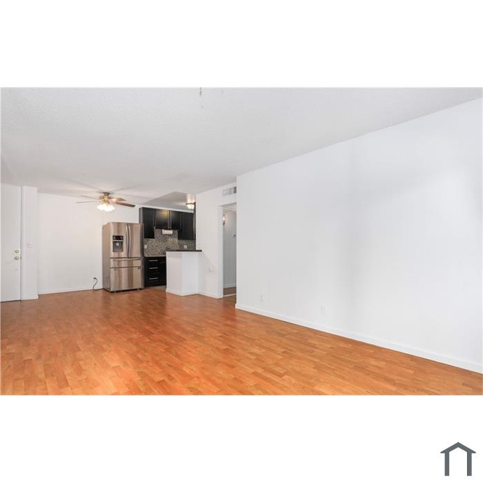 576 N Bellflower Blvd