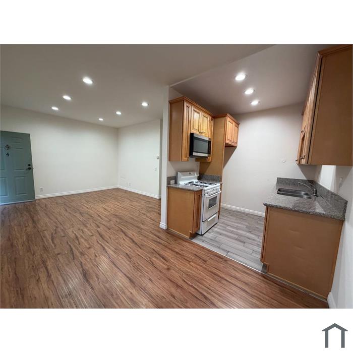 10085 Tujunga Canyon Blvd