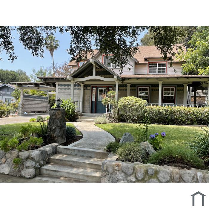 1637 Navarro Ave