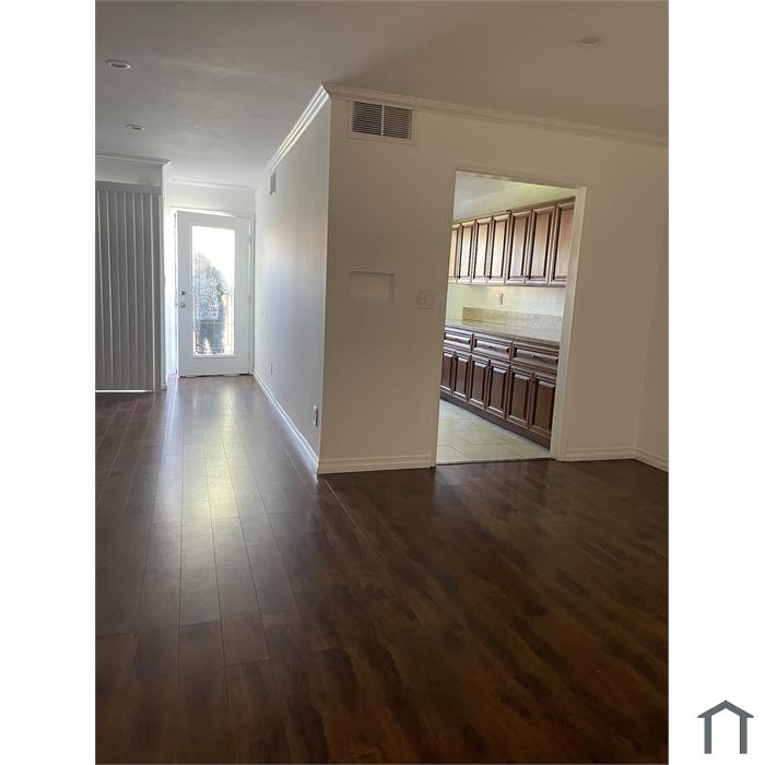 8055 Reseda Blvd