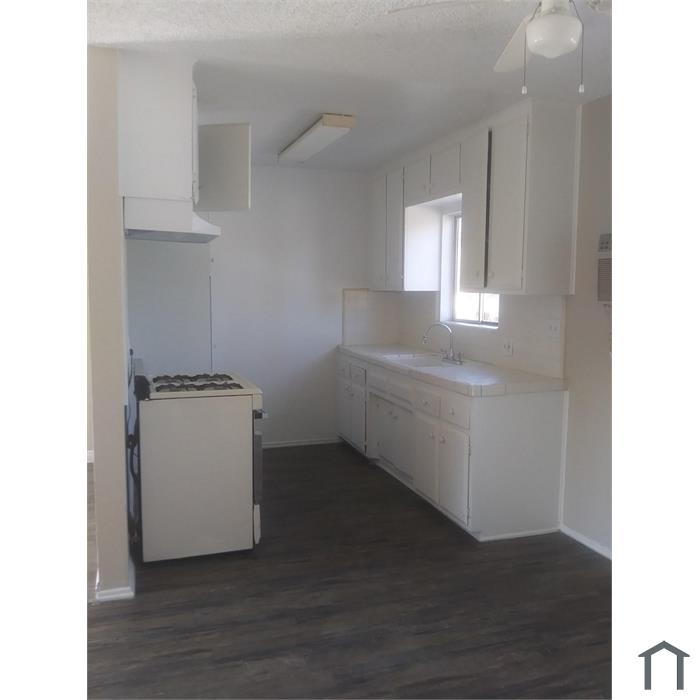 15252 Nordhoff St